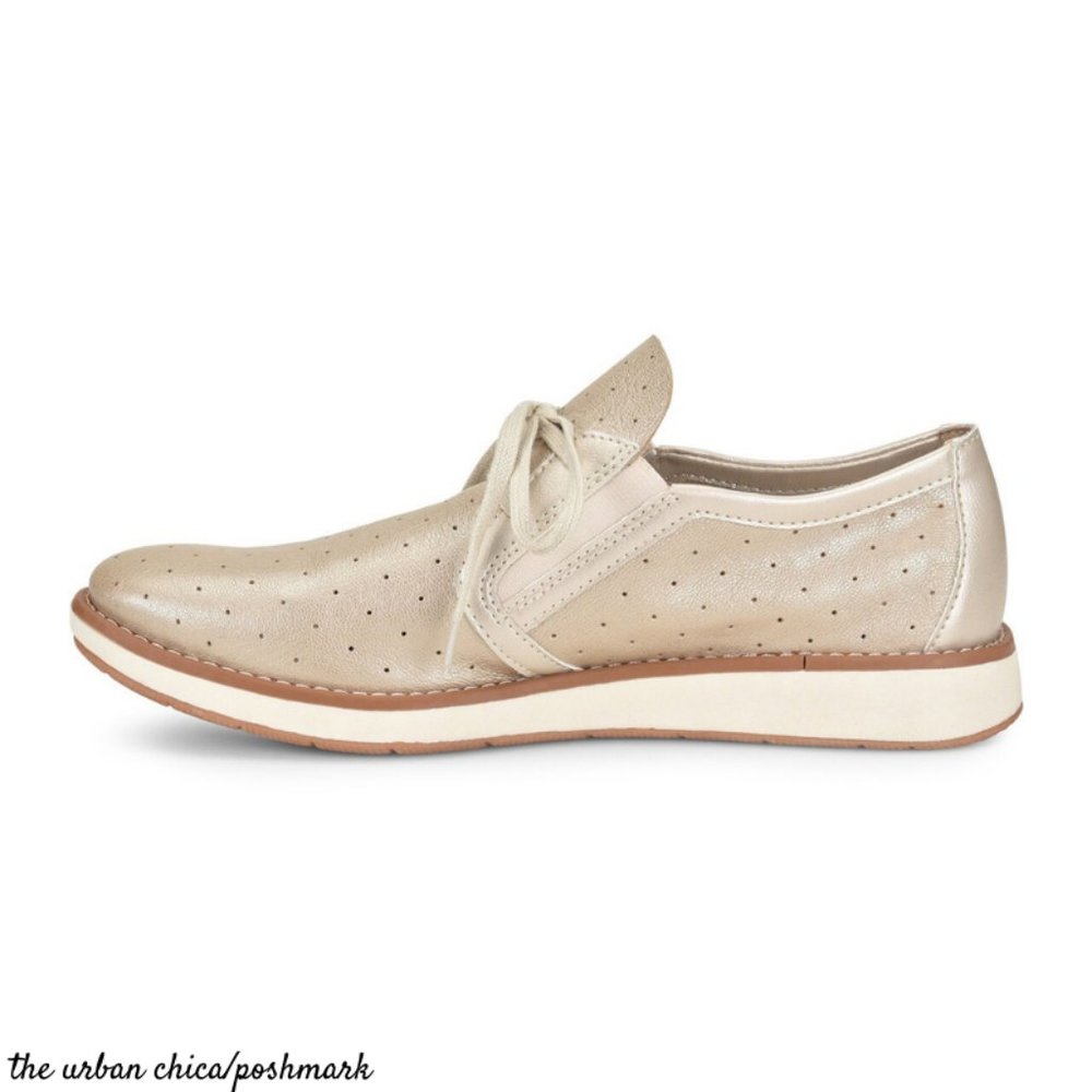 NIB Born Concept B.O.C Champagne Gold Elsie Slip On Oxford Shoe Size 7.5M